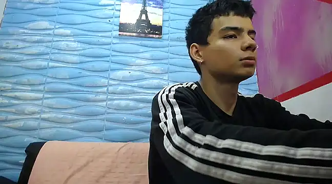 seigfried0 online show from March 18, 8:15 pm