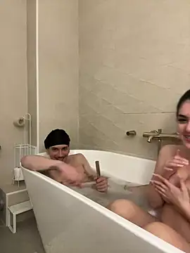 Snapshot of NaomiMulan chatting on March 18, 11:09 pm NaomiMulan online show from March 18, 11:09 pm