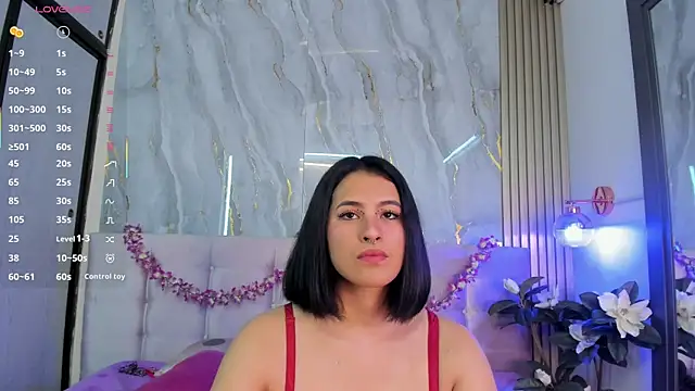 Snapshot of SalomeeHills chatting on April 25, 6:05 pm SalomeeHills online show from April 25, 6:05 pm