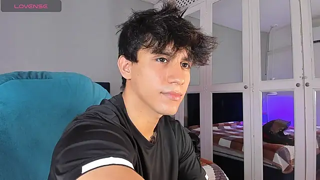 Snapshot of Allex_Cano chatting on February 14, 8:27 pm Allex Cano online show from February 14, 8:27 pm