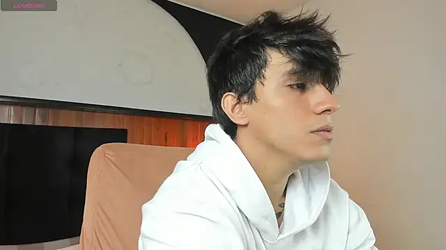 Snapshot of Allex_Cano chatting on February 18, 9:11 pm Allex Cano online show from February 18, 9:11 pm