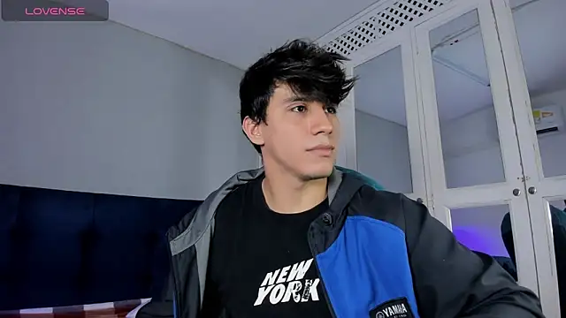 Snapshot of Allex_Cano chatting on February 21, 3:18 am Allex Cano online show from February 21, 3:18 am