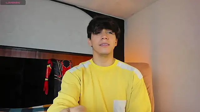 Snapshot of Allex_Cano chatting on February 21, 8:21 pm Allex Cano online show from February 21, 8:21 pm