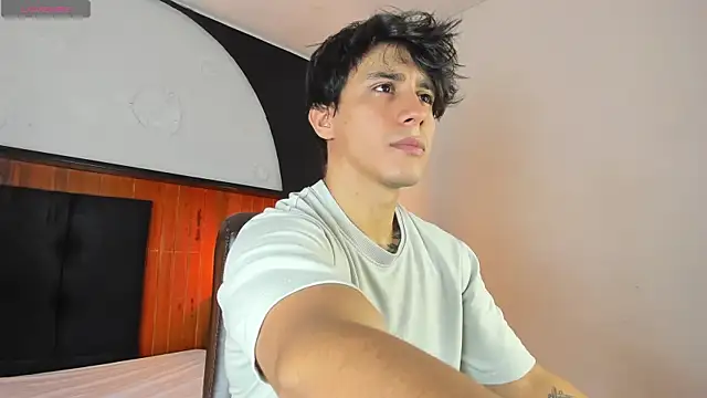 Snapshot of Allex_Cano chatting on February 26, 8:41 pm Allex Cano online show from February 26, 8:41 pm