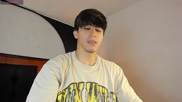 Snapshot of Allex_Cano chatting on March 1, 8:33 pm Allex Cano online show from March 1, 8:33 pm