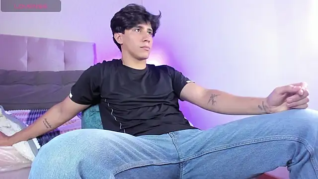 Snapshot of Allex_Cano chatting on March 20, 8:03 pm Allex Cano online show from March 20, 8:03 pm