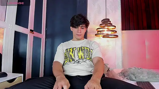 Snapshot of Allex_Cano chatting on April 1, 9:12 pm Allex Cano online show from April 1, 9:12 pm