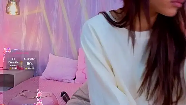 EmmyCortez online show from March 13, 11:50 am