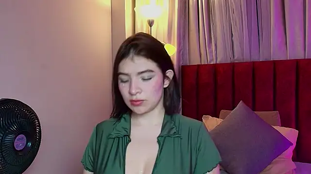 Zamira Taylor online show from March 18, 1:42 am