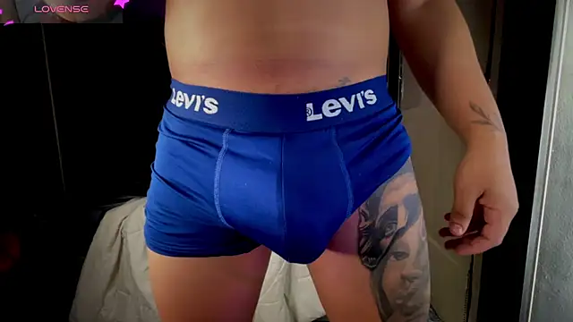 jeffvalemtino online show from May 29, 12:41 am