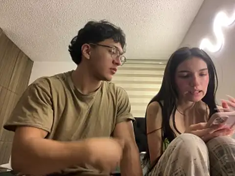 Snapshot of DesireLuxe chatting on March 17, 5:55 am DesireLuxe online show from March 17, 5:55 am