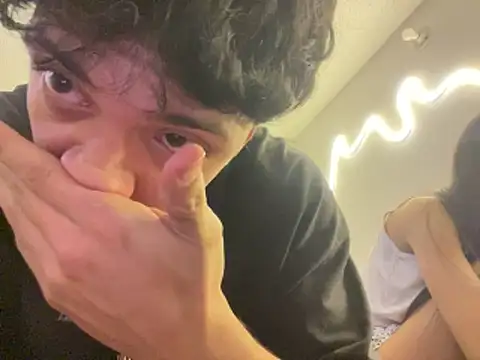 Snapshot of DesireLuxe chatting on March 28, 7:30 am DesireLuxe online show from March 28, 7:30 am