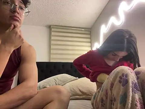 Snapshot of DesireLuxe chatting on April 7, 8:37 am DesireLuxe online show from April 7, 8:37 am