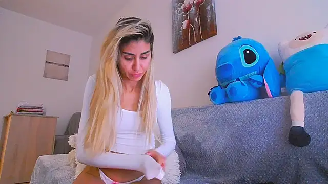 Snapshot of SweetJessy26 chatting on September 17, 9:44 am SweetJessy26 online show from September 17, 9:44 am