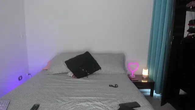 Snapshot of _lucianapalmer chatting on February 20, 2:17 pm lucianapalmer online show from February 20, 2:17 pm