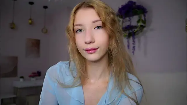 Snapshot of SunnivaCovil chatting on October 26, 2:34 pm SunnivaCovil online show from October 26, 2:34 pm