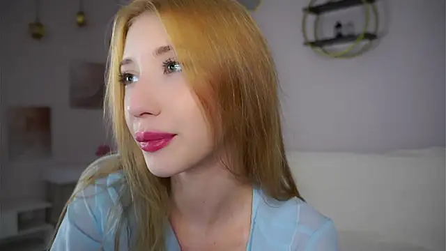 SunnivaCovil online show from December 5, 2:58 pm