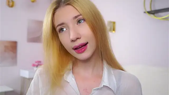 SunnivaCovil online show from February 10, 2:43 pm