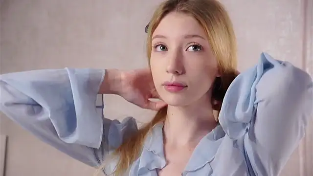 SunnivaCovil online show from May 17, 2:35 pm