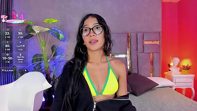 Snapshot of Tyla_Ks chatting on March 6, 7:43 pm Tyla Ks online show from March 6, 7:43 pm