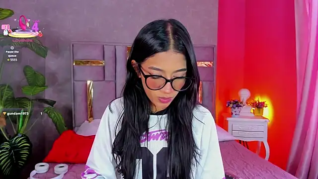 Snapshot of Tyla_Ks chatting on April 8, 7:58 pm Tyla Ks online show from April 8, 7:58 pm