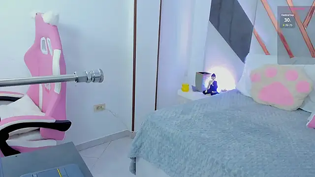 Snapshot of cutie_sarax1 chatting on October 26, 1:00 am cutie sarax1 online show from October 26, 1:00 am