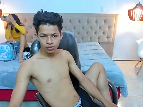 leslieanddrako online show from October 5, 5:33 pm