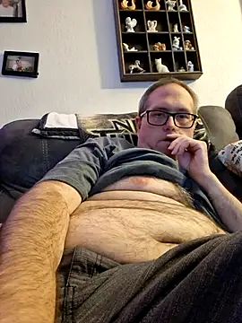 Snapshot of Smallone327 chatting on October 4, 6:44 am Smallone327 online show from October 4, 6:44 am