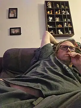 Snapshot of Smallone327 chatting on February 15, 5:37 am Smallone327 online show from February 15, 5:37 am