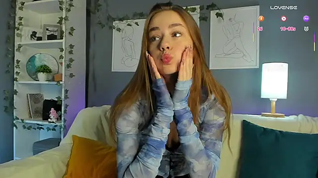 EmilaMills online show from March 6, 11:53 pm