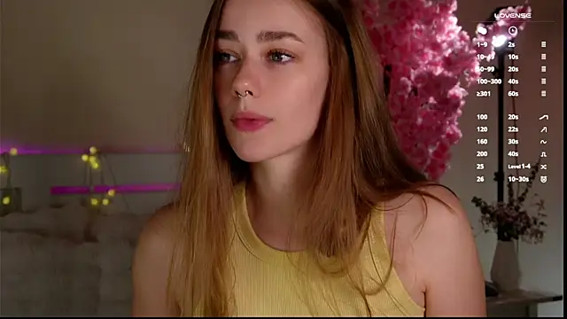 Snapshot of EmilaMills chatting on April 25, 1:14 pm EmilaMills online show from April 25, 1:14 pm