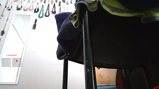 Queenanitadix online show from April 1, 5:21 pm