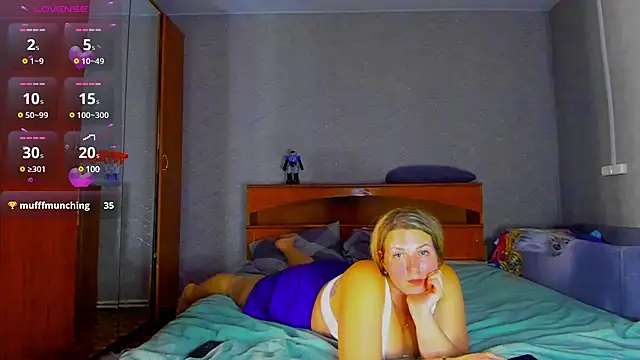 Snapshot of LadyLucky_ chatting on March 14, 6:53 am LadyLucky online show from March 14, 6:53 am