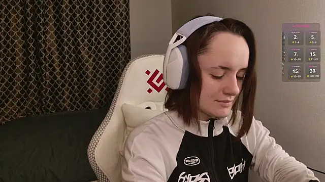 Luna Loveee online show from November 13, 3:49 am