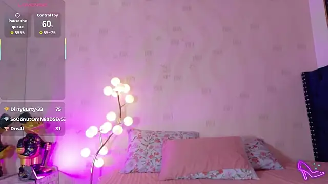 innocenthazel online show from May 13, 2:53 am