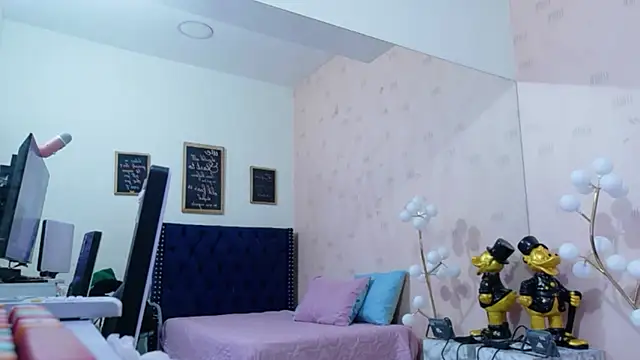 innocenthazel online show from May 15, 2:51 am