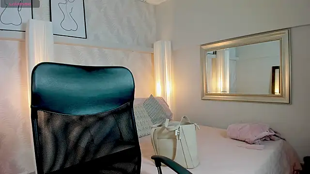 Lucia Brown  online show from November 12, 6:19 pm