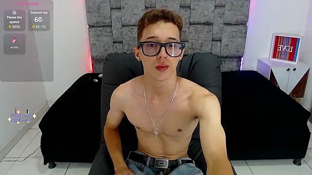 Snapshot of skinny_bigcock02 chatting on February 13, 8:38 pm skinny bigcock02 online show from February 13, 8:38 pm