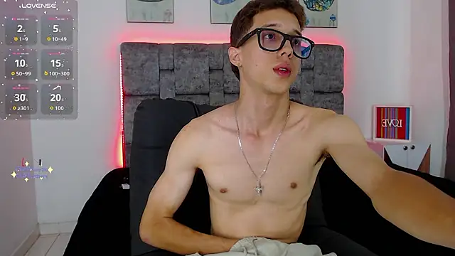 Snapshot of skinny_bigcock02 chatting on February 24, 9:13 pm skinny bigcock02 online show from February 24, 9:13 pm