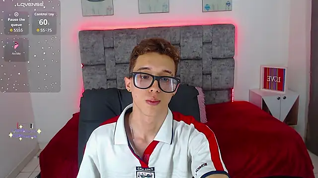 Snapshot of skinny_bigcock02 chatting on February 27, 9:37 pm skinny bigcock02 online show from February 27, 9:37 pm