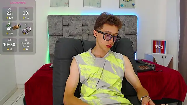 Snapshot of skinny_bigcock02 chatting on March 2, 9:32 pm skinny bigcock02 online show from March 2, 9:32 pm