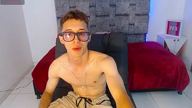 Snapshot of skinny_bigcock02 chatting on March 5, 9:22 pm skinny bigcock02 online show from March 5, 9:22 pm