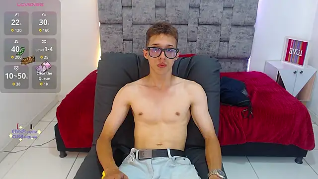 Snapshot of skinny_bigcock02 chatting on March 19, 7:18 pm skinny bigcock02 online show from March 19, 7:18 pm