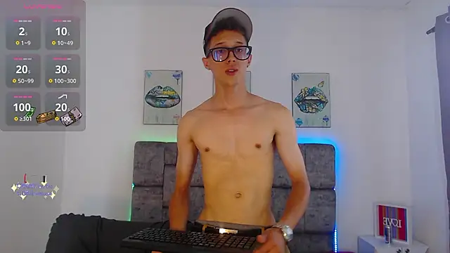 Snapshot of skinny_bigcock02 chatting on March 20, 8:25 pm skinny bigcock02 online show from March 20, 8:25 pm