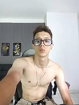 Snapshot of skinny_bigcock02 chatting on April 1, 1:28 am skinny bigcock02 online show from April 1, 1:28 am