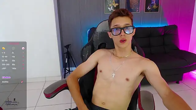 Snapshot of skinny_bigcock02 chatting on April 6, 9:16 pm skinny bigcock02 online show from April 6, 9:16 pm