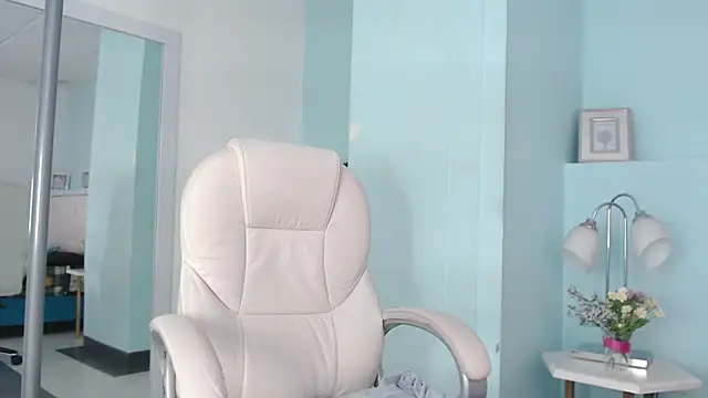 Snapshot of Sunshine_gh1 chatting on April 8, 11:32 am Sunshine gh1 online show from April 8, 11:32 am