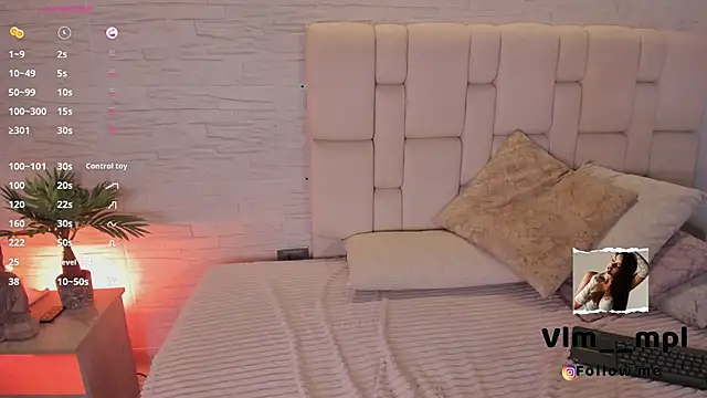 Keyla lage online show from October 3, 7:55 pm