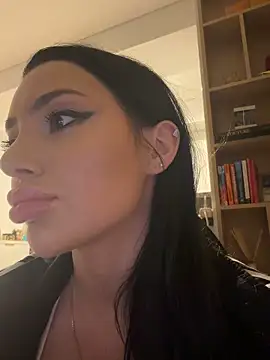 Mia Splash online show from February 12, 4:35 pm