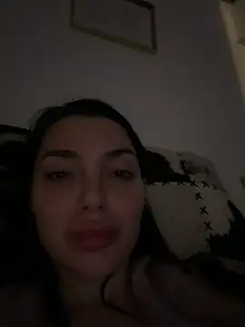 Snapshot of Mia_Splash chatting on April 5, 8:39 pm Mia Splash online show from April 5, 8:39 pm